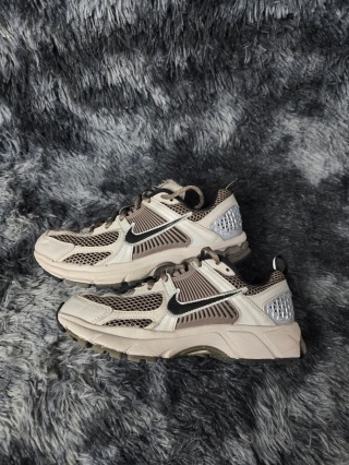 Nike vomero 5
