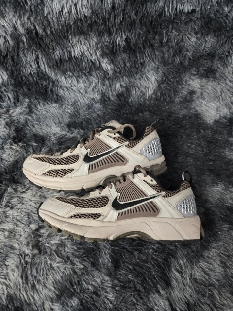 Nike vomero 5