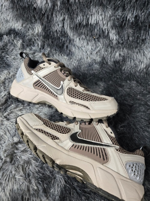 Nike vomero 5