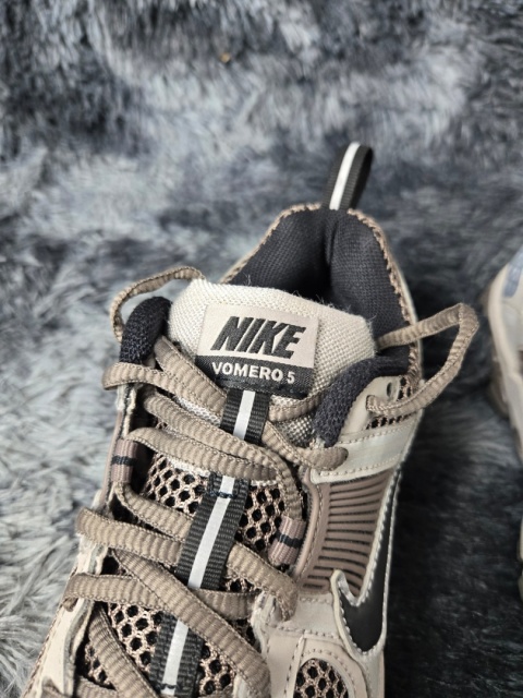 Nike vomero 5